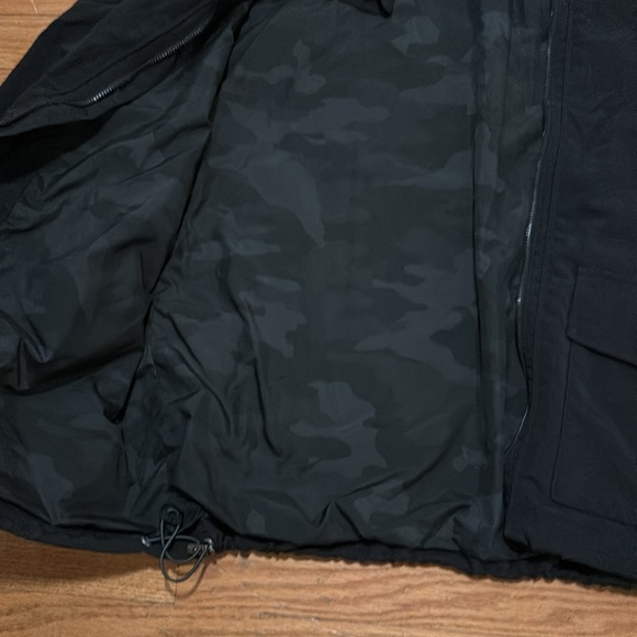 Vuori Light Rain Jacket - Picture 3 of 11